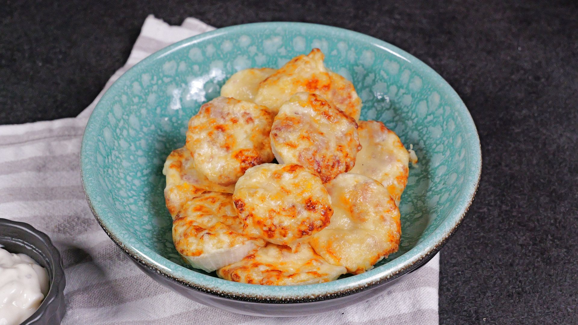 Onion Ring Chips with Cheddar Cheese — finished dish
